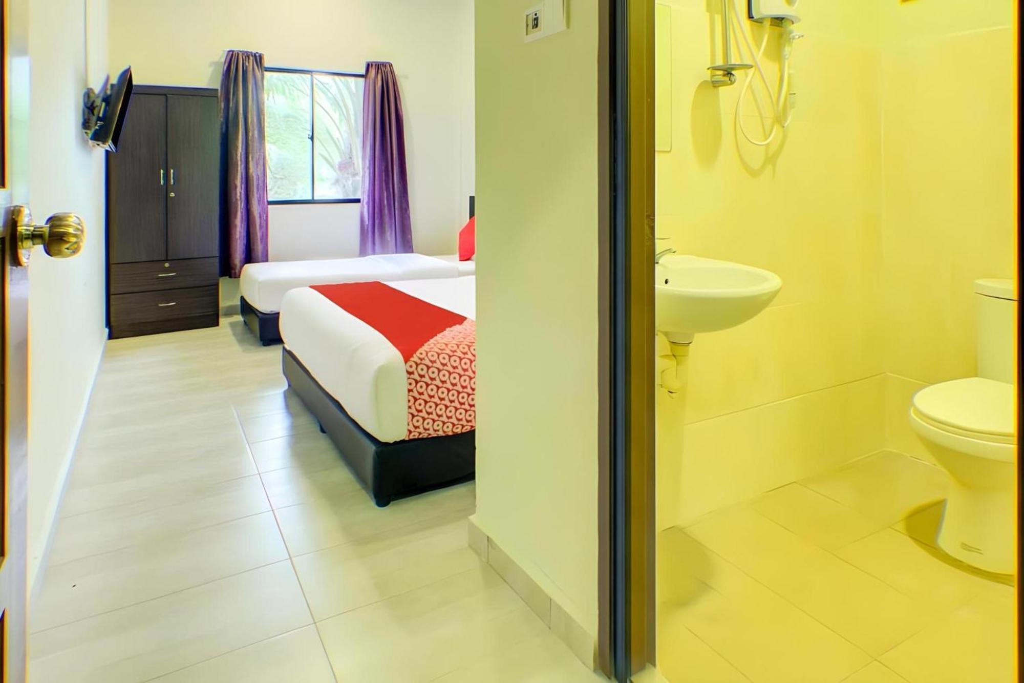 Super Oyo 89896 Sedili Inn Resort Kota Tinggi Eksteriør billede