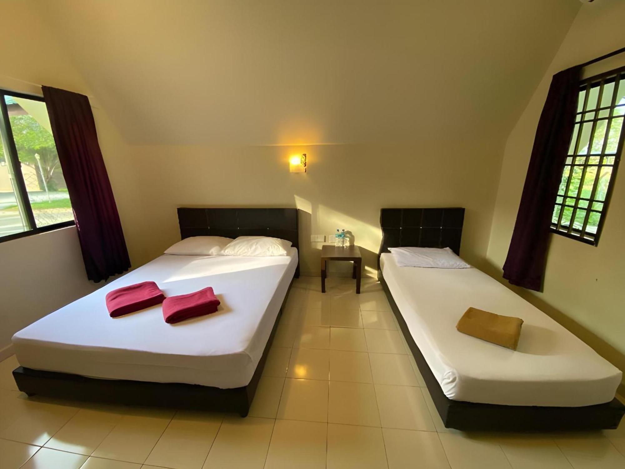 Super Oyo 89896 Sedili Inn Resort Kota Tinggi Eksteriør billede