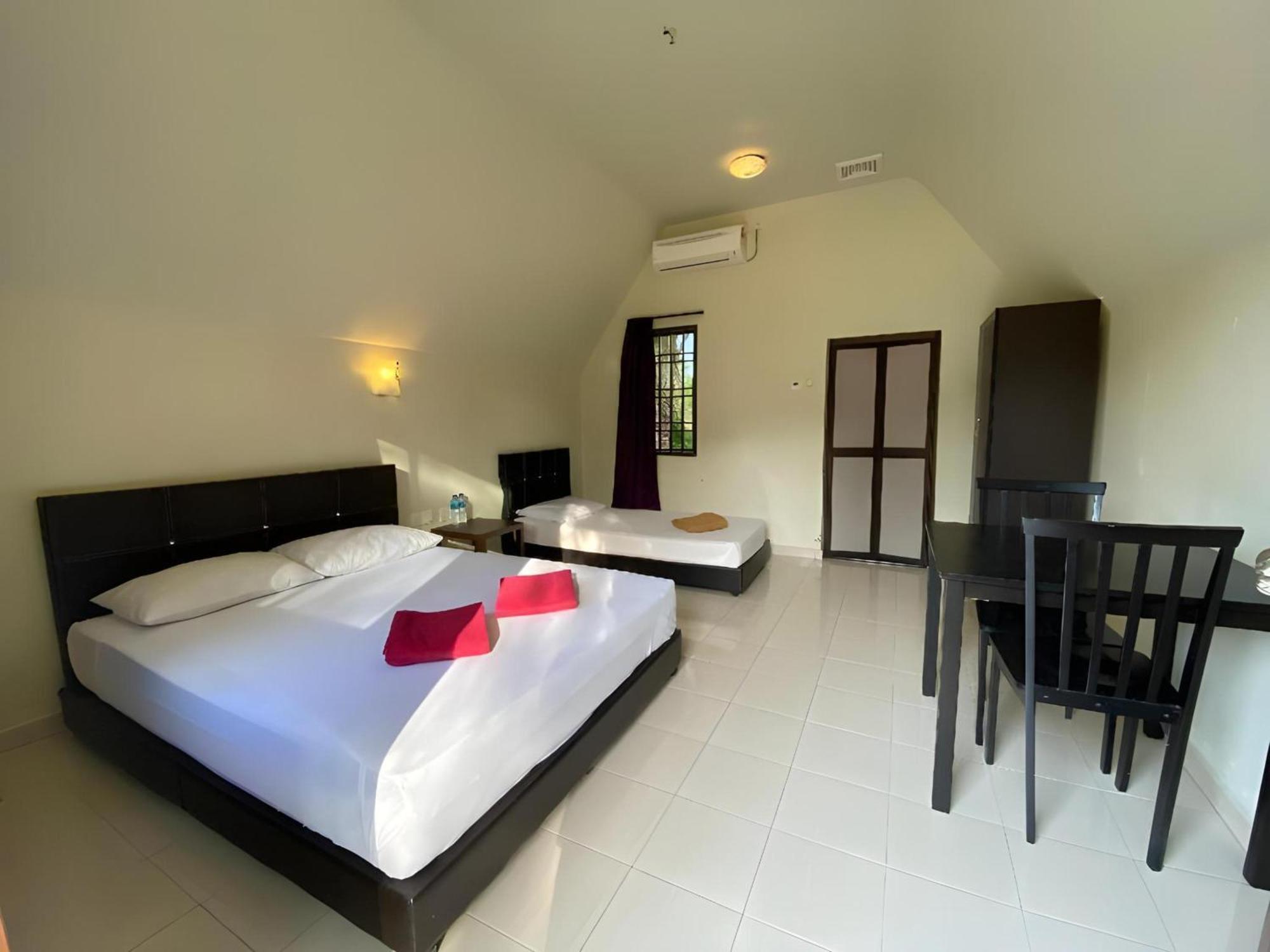 Super Oyo 89896 Sedili Inn Resort Kota Tinggi Eksteriør billede