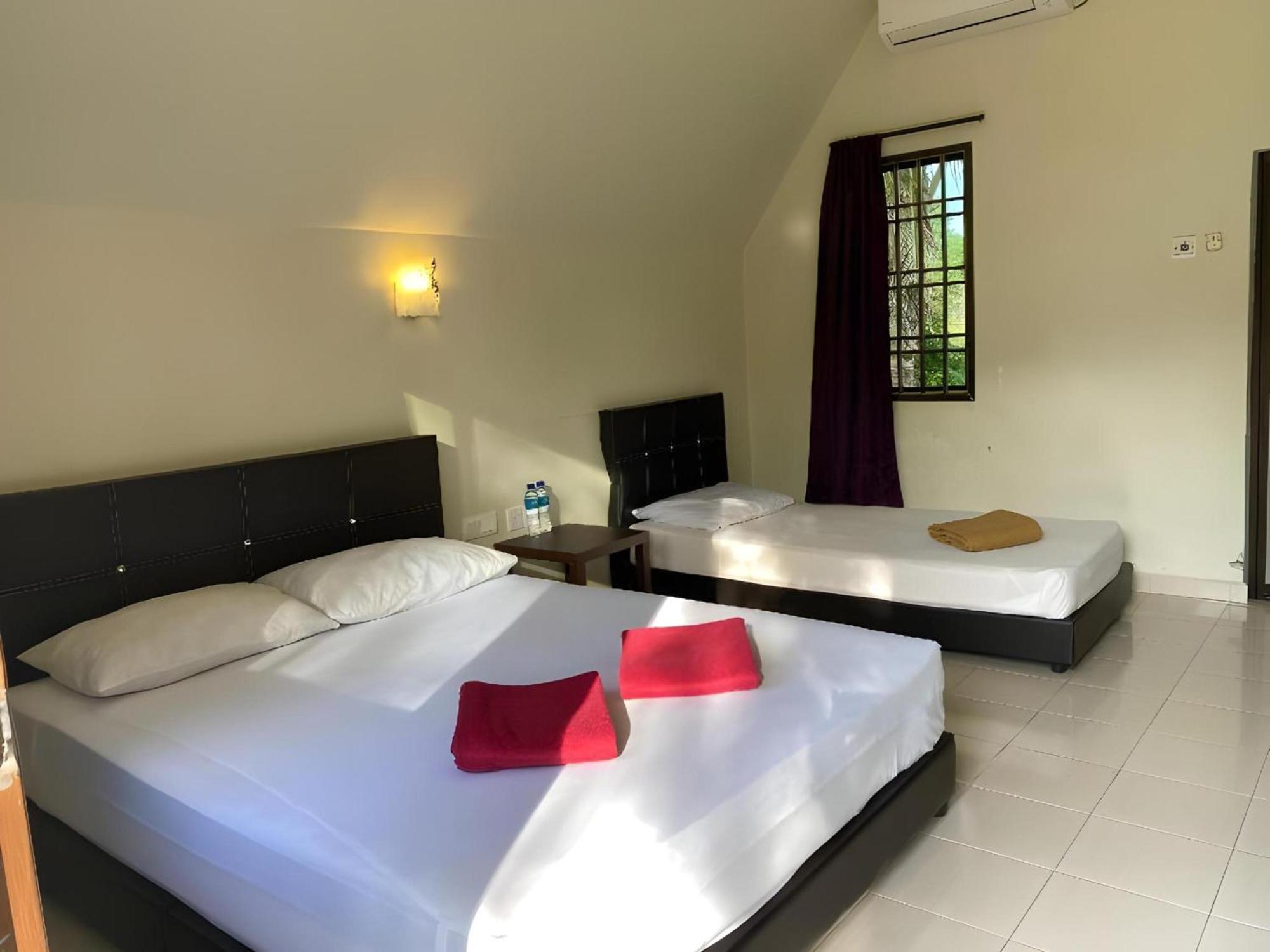 Super Oyo 89896 Sedili Inn Resort Kota Tinggi Eksteriør billede