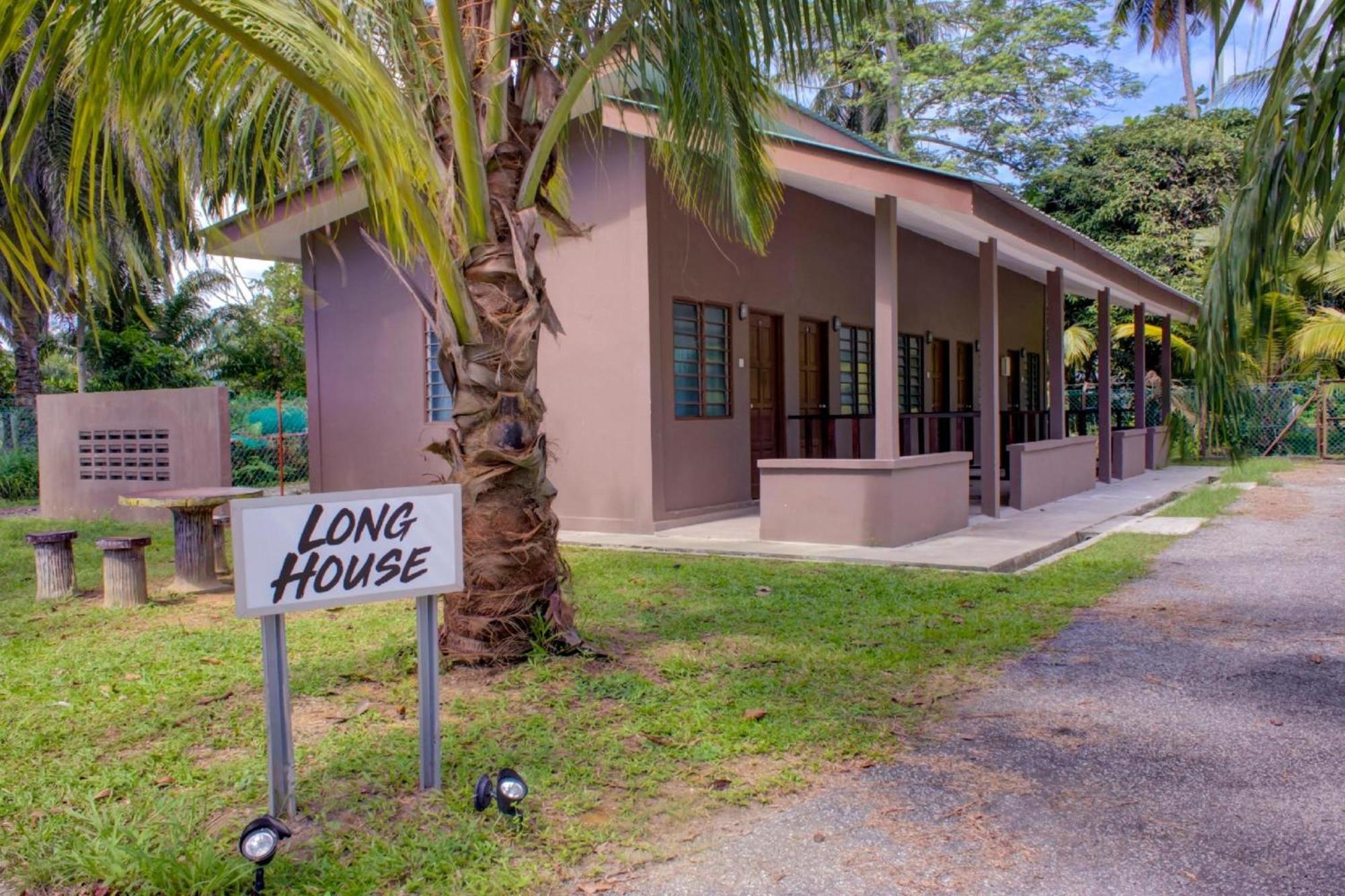 Super Oyo 89896 Sedili Inn Resort Kota Tinggi Eksteriør billede