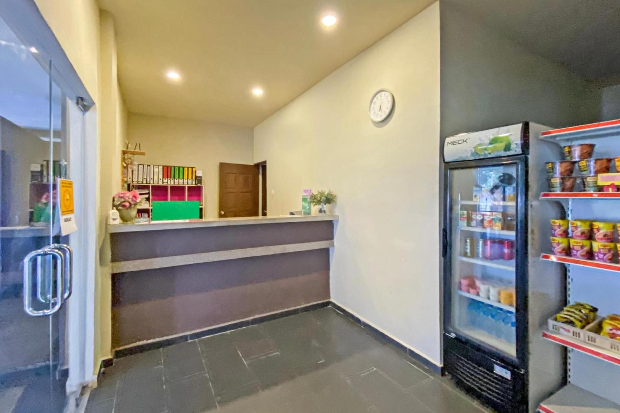 Super Oyo 89896 Sedili Inn Resort Kota Tinggi Eksteriør billede