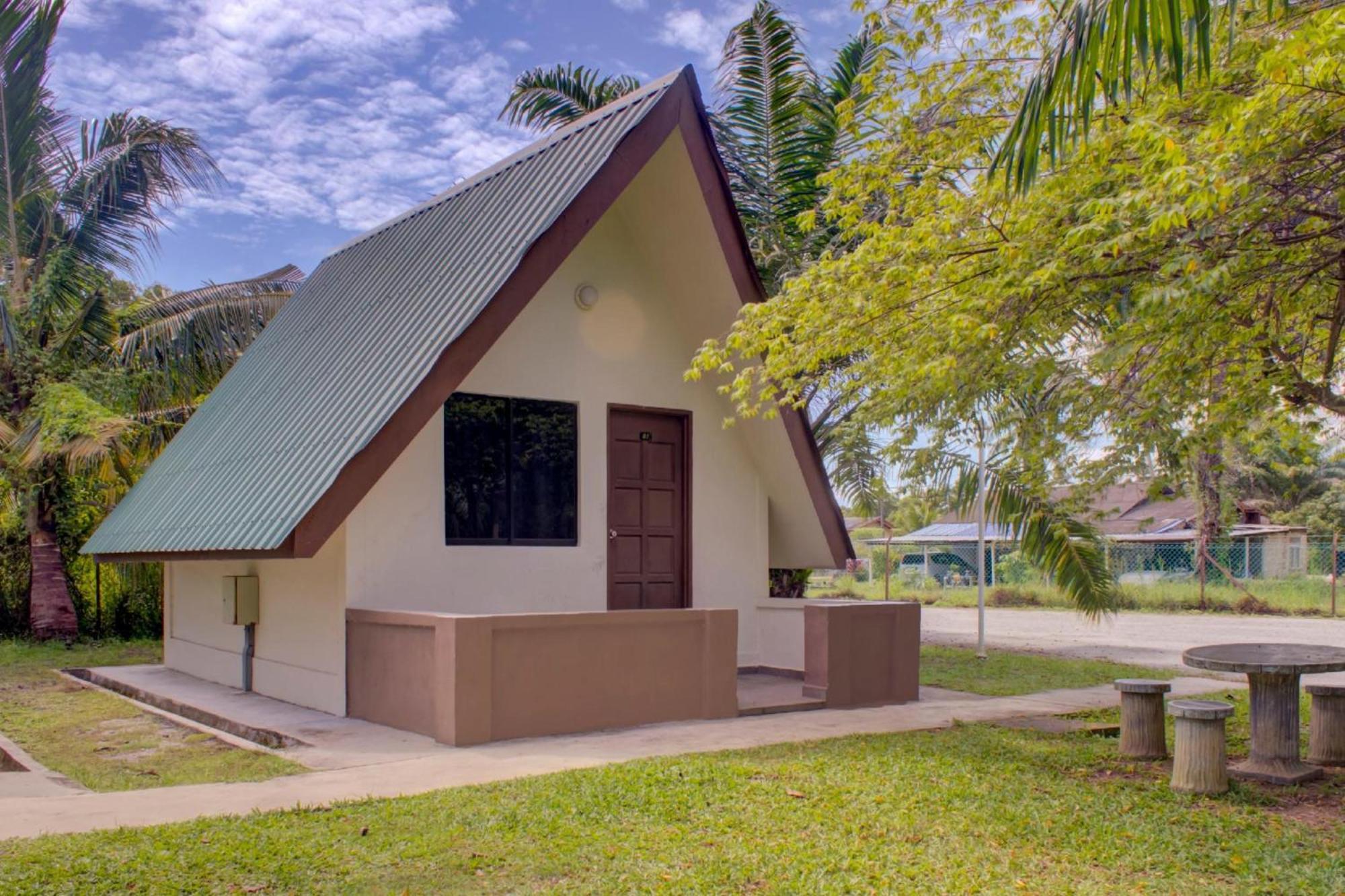 Super Oyo 89896 Sedili Inn Resort Kota Tinggi Eksteriør billede