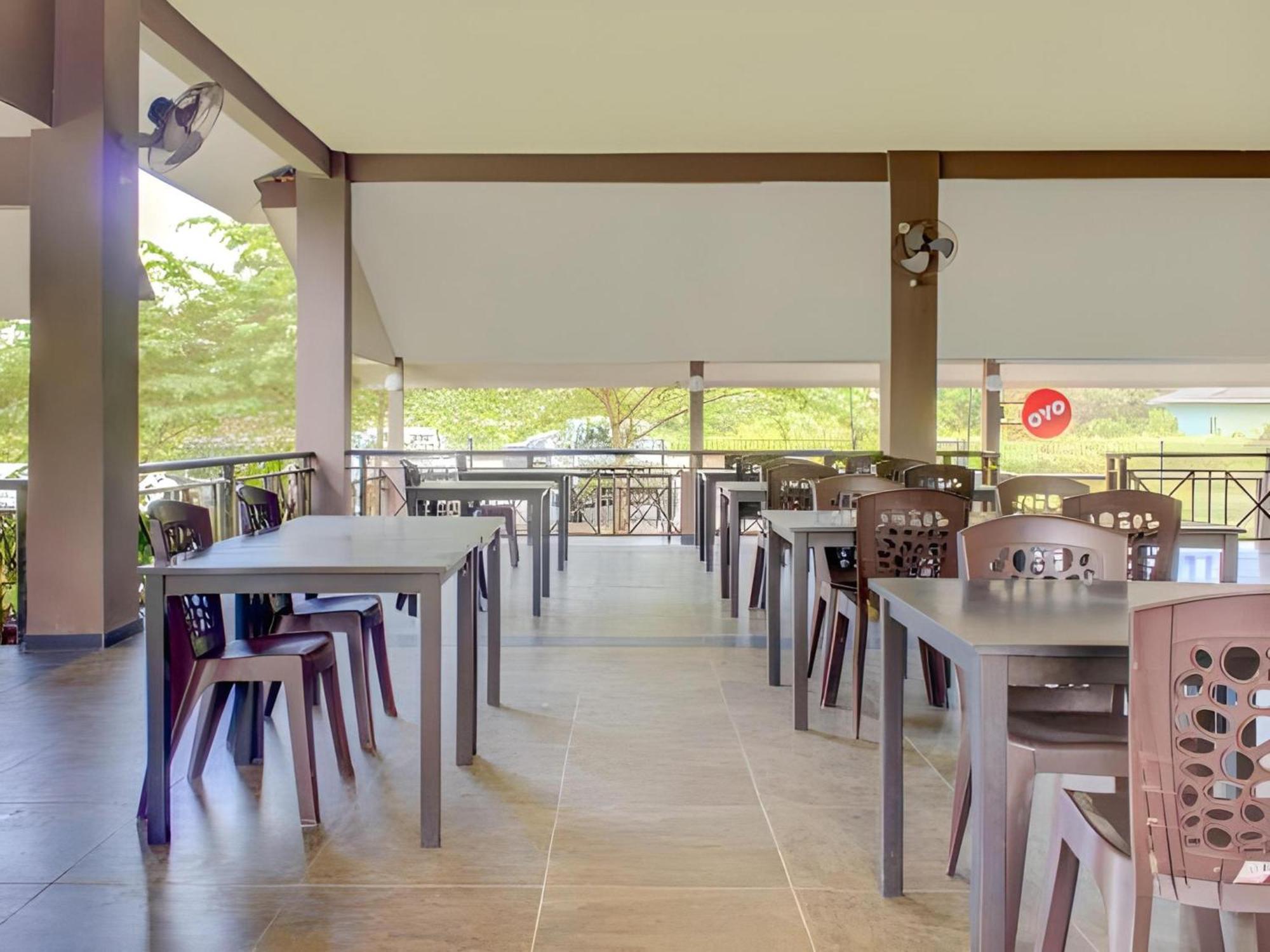 Super Oyo 89896 Sedili Inn Resort Kota Tinggi Eksteriør billede